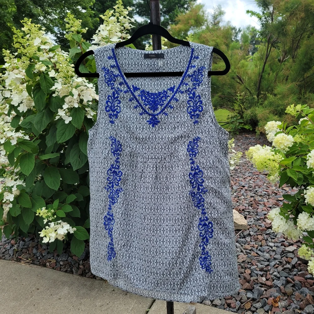 THML Black with Blue Embrodery Sleeveless Top Size L - Picture 9 of 13